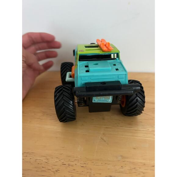 Vintage Scooby-Doo 1999 On Ski Vacation Friction Powered Car - Picture 6 of 9